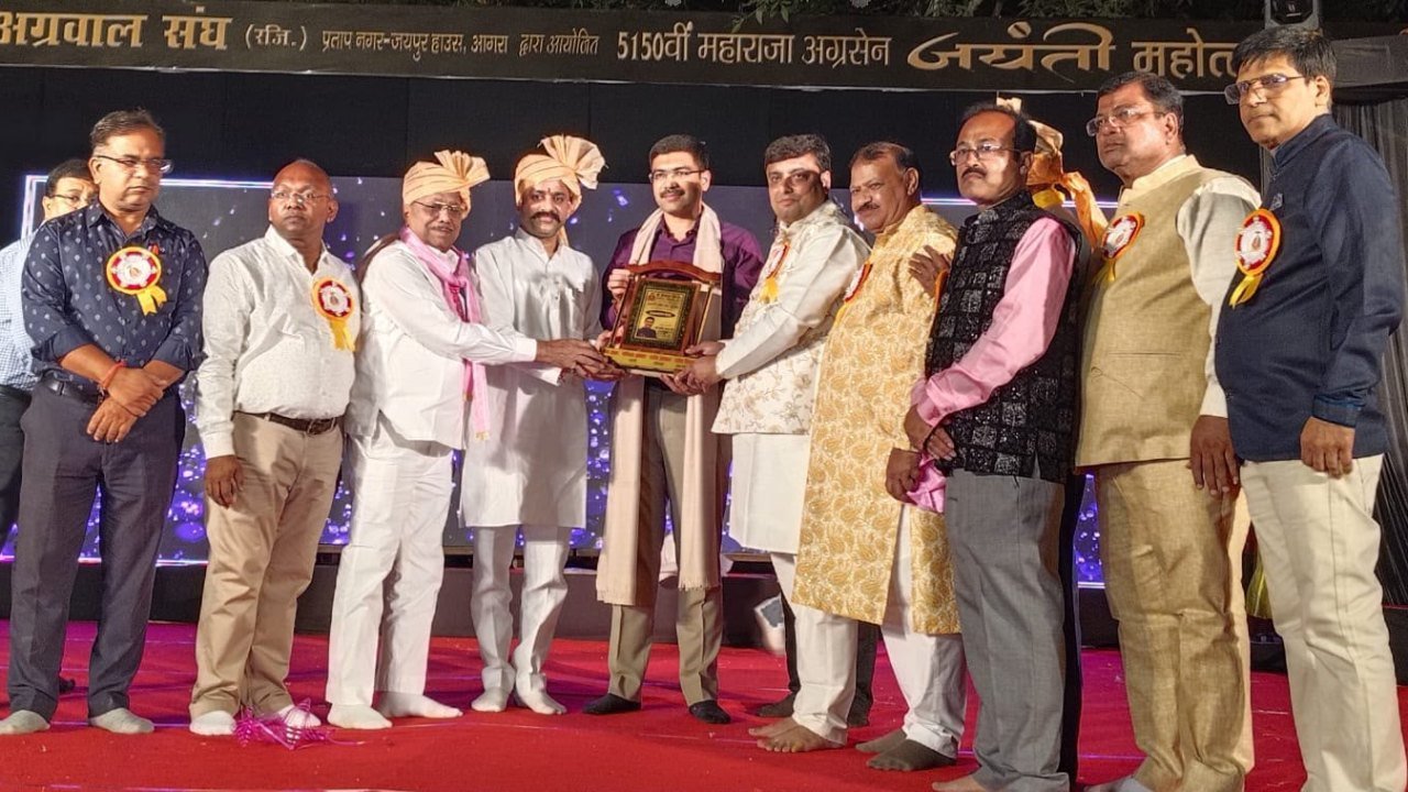मीराबाई की नाट्य प्रस्तुति ने मोहा मन, मेधावी विद्यार्थियों का हुआ सम्मान